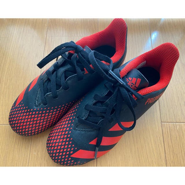 adidas(アディダス)の【お値下げ】adidas predator サッカーシューズ　19cm 美品 スポーツ/アウトドアのサッカー/フットサル(シューズ)の商品写真