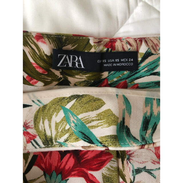 ZARA(ザラ)の【新品未使用】ZARA  花柄　ショートキュロット レディースのパンツ(キュロット)の商品写真