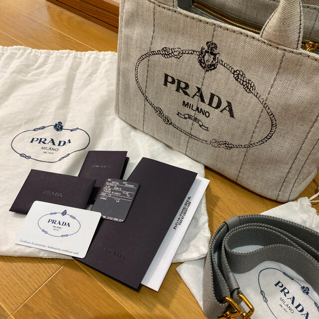 PRADA(プラダ)の《晃様》PRADA プラダ カナパ ビアンコ ミニサイズ レディースのバッグ(ハンドバッグ)の商品写真