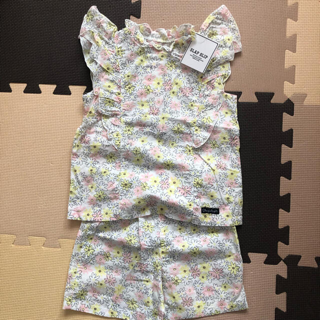 BeBe(ベベ)の新品　タグ付　SLAP SLIP 花柄　セットアップ　100 キッズ/ベビー/マタニティのキッズ服女の子用(90cm~)(その他)の商品写真