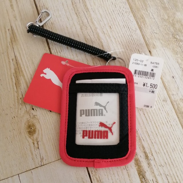 PUMA(プーマ)のカードホルダー　パスケース レディースのファッション小物(パスケース/IDカードホルダー)の商品写真