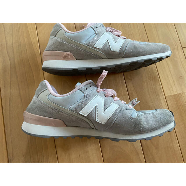 New Balance(ニューバランス)のふうか様専用☆ニューバランス　WR996UGB 25cm グレーピンク レディースの靴/シューズ(スニーカー)の商品写真