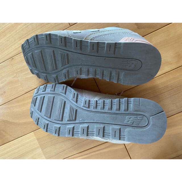 New Balance(ニューバランス)のふうか様専用☆ニューバランス　WR996UGB 25cm グレーピンク レディースの靴/シューズ(スニーカー)の商品写真