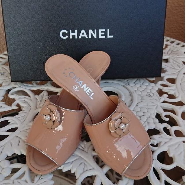 CHANEL(シャネル)のきょん様専用❣CHANELのカメリア❣️ミュール レディースの靴/シューズ(ミュール)の商品写真