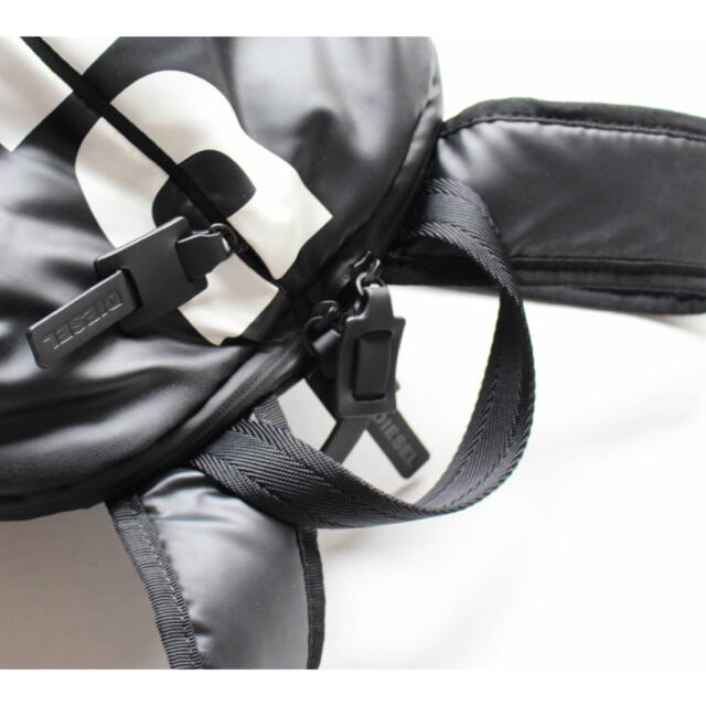 DIESEL(ディーゼル)の《ディーゼル》新品 軽量 ビッグロゴ リュックサック バックバック オンオフ可  メンズのバッグ(バッグパック/リュック)の商品写真