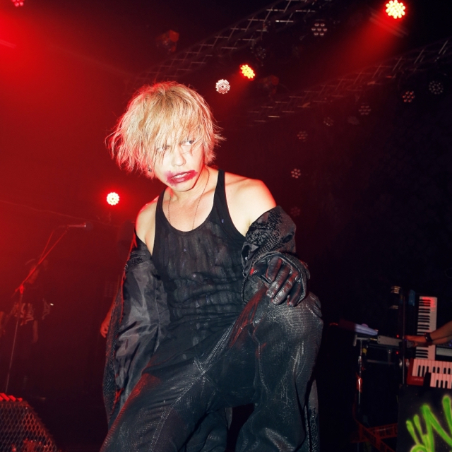 LGB(ルグランブルー)のhyde着 L.G.B 青リザード ベルボトム デニムパンツ メンズのパンツ(デニム/ジーンズ)の商品写真