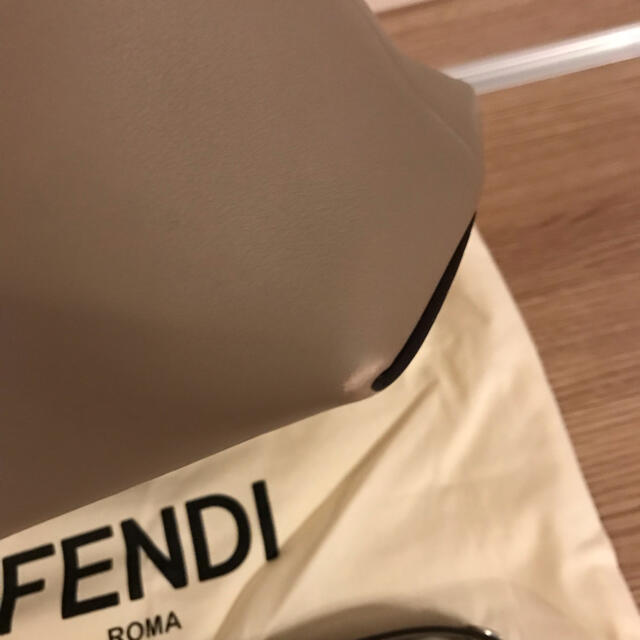 FENDI(フェンディ)のFENDI  フェンディ　バイザウェイ　グレージュ　ミディアム レディースのバッグ(ショルダーバッグ)の商品写真