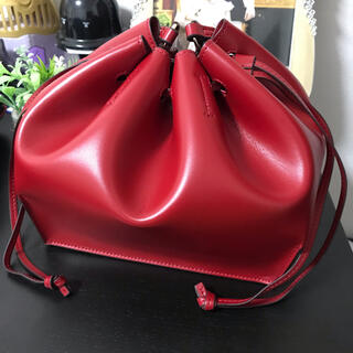 HALIN 巾着バッグ 合成革　赤　大容量ハンドバッグ(ハンドバッグ)