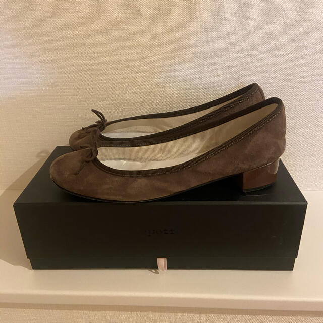 repetto(レペット)の【お値下げしました】Repetto ブラウンスエードバレエシューズサイズ38.5 レディースの靴/シューズ(バレエシューズ)の商品写真