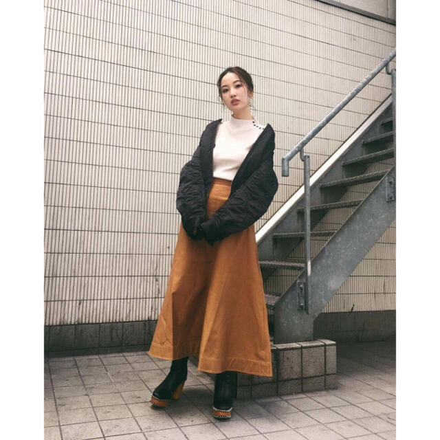 moussy(マウジー)のマウジー moussy スカート BACK SATIN FLARE SKIRT レディースのスカート(ロングスカート)の商品写真