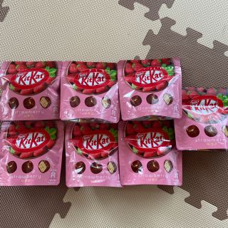 ネスレ(Nestle)のキットカット　ビックリトル　いちご(菓子/デザート)