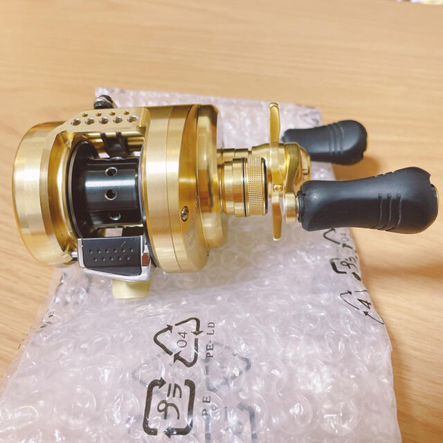 SHIMANO(シマノ)の15カルカッタコンクエスト100HG スポーツ/アウトドアのフィッシング(リール)の商品写真