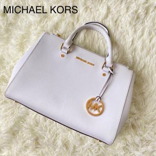 マイケルコース(Michael Kors)の大人気★マイケルコース ハンドバッグ サッチェル レザー ロゴチャーム 白(ハンドバッグ)