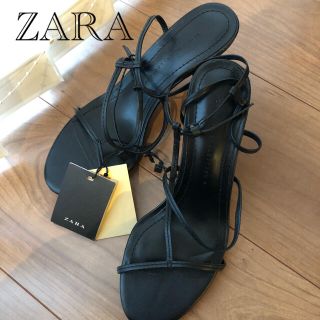 ザラ(ZARA)のZARA リアルレザー　ストラップサンダル　黒(サンダル)