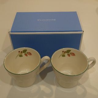 ウェッジウッド(WEDGWOOD)の新品未使用！WEDGWOOD フェスティビティ ラズベリー マグ ペア(グラス/カップ)