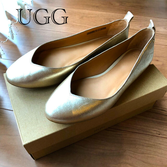 UGG(アグ)のお値下げ！UGG ゴールド　フラットパンプス レディースの靴/シューズ(バレエシューズ)の商品写真