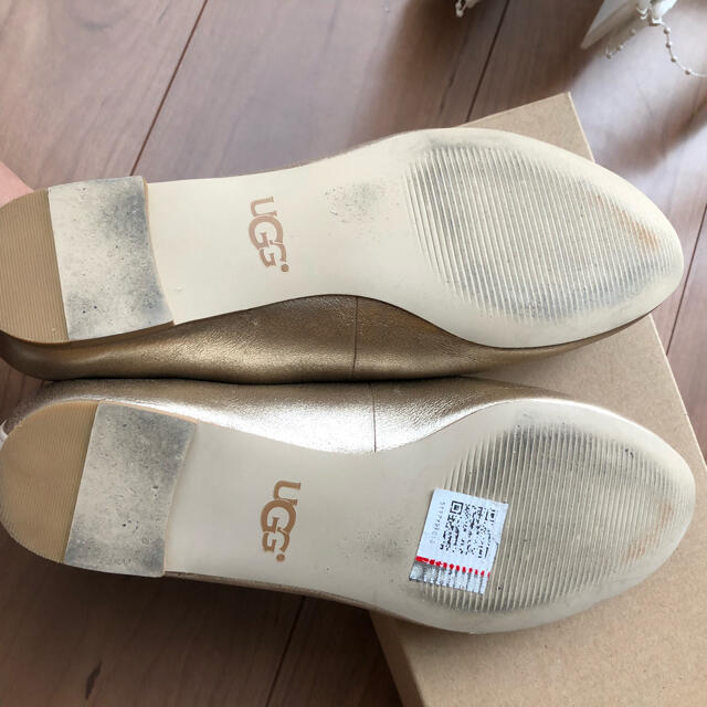 お値下げ！UGG ゴールド　フラットパンプス 2