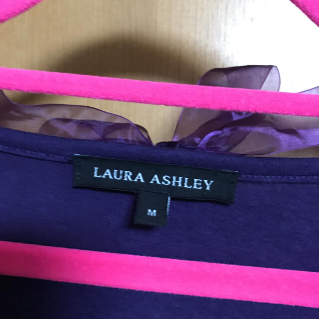 LAURA ASHLEY(ローラアシュレイ)の美品　ローラアシュレイ　Tシャツ レディースのトップス(Tシャツ(半袖/袖なし))の商品写真