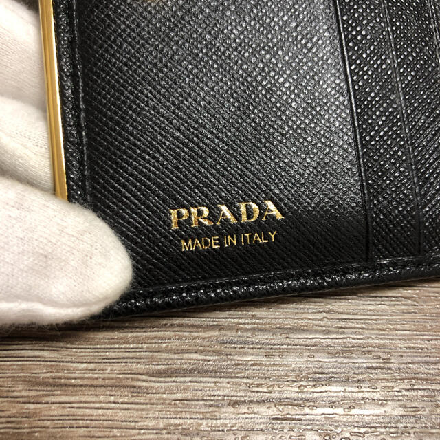 プラダ　PRADA 二つ折り財布　ミニ財布　コンパクト　ウォレット