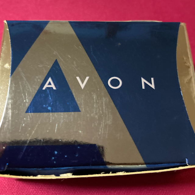 AVON(エイボン)のラインストーン ブローチ(フラワー) レディースのアクセサリー(ブローチ/コサージュ)の商品写真