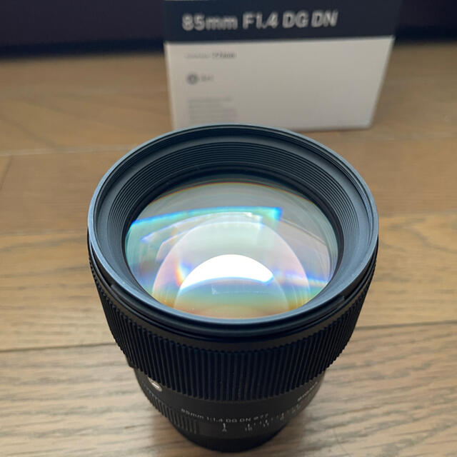 SIGMA(シグマ)の最安値　SIGMA 85mm F1.4 DG DN ART Lマウント スマホ/家電/カメラのカメラ(レンズ(単焦点))の商品写真