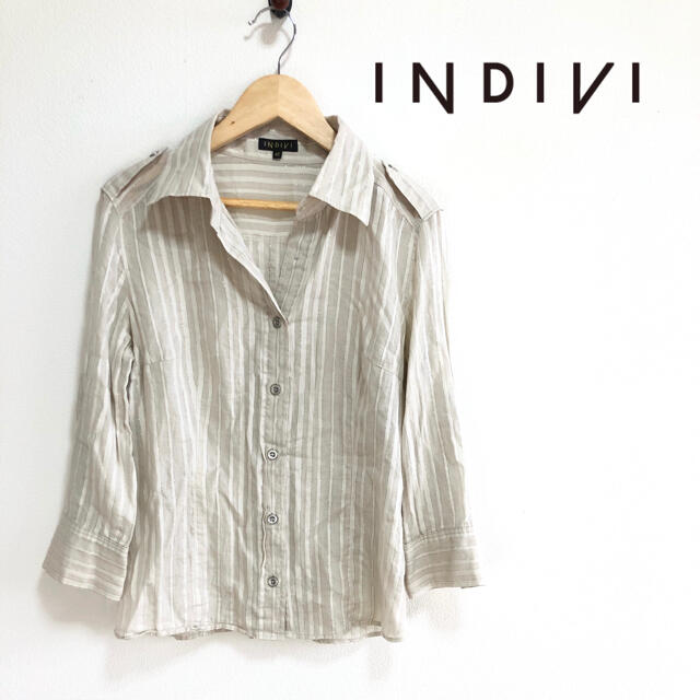 INDIVI(インディヴィ)の【春服】❤INDIVI❤ シャツ ブラウス ベージュ 〈40〉 インディヴィ 夏 レディースのトップス(シャツ/ブラウス(長袖/七分))の商品写真