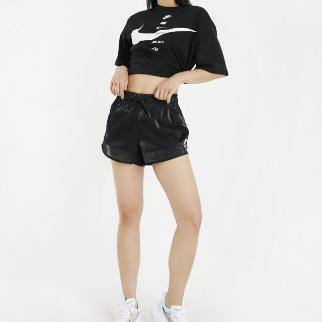 NIKE(ナイキ)の【新品】NIKE W NSW AIR SHORT SHEEN BLACK レディースのパンツ(ショートパンツ)の商品写真