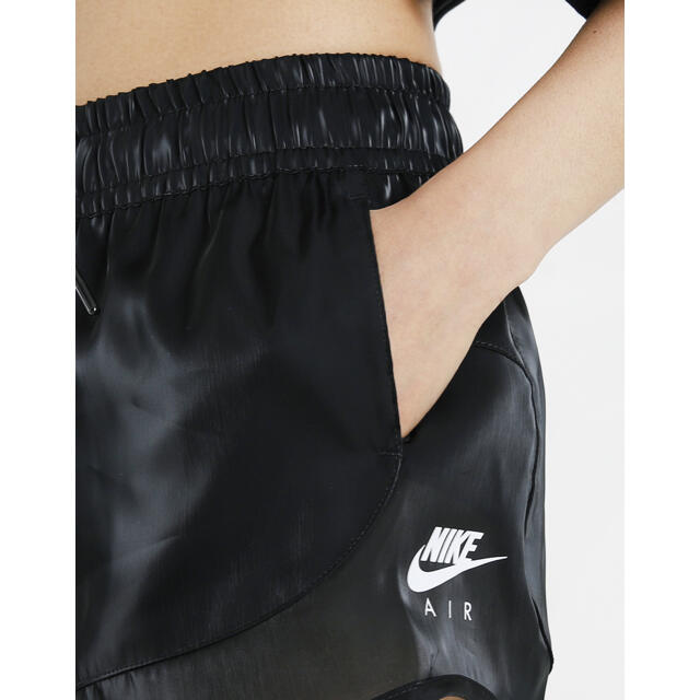 NIKE(ナイキ)の【新品】NIKE W NSW AIR SHORT SHEEN BLACK レディースのパンツ(ショートパンツ)の商品写真