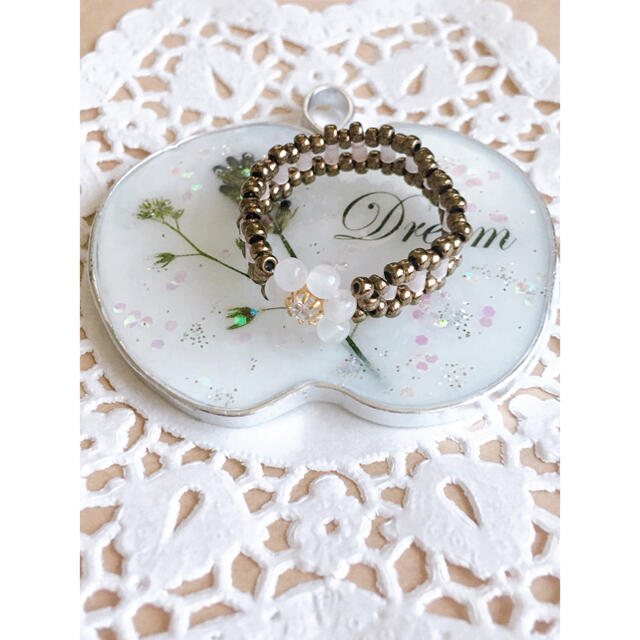 White flower ring ハンドメイドのアクセサリー(リング)の商品写真