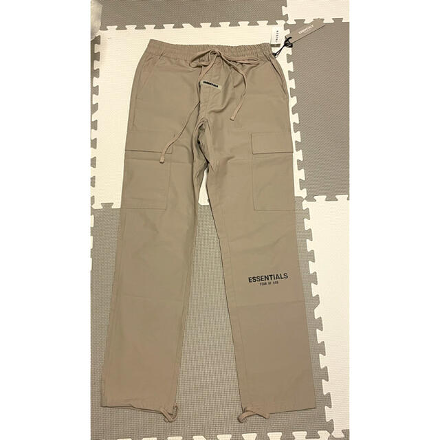 FEAR OF GOD(フィアオブゴッド)のessentials crago pants エッセンシャルズ カーゴパンツ　S メンズのパンツ(ワークパンツ/カーゴパンツ)の商品写真