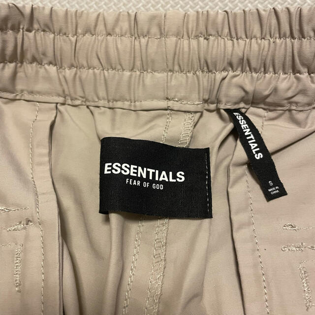 FEAR OF GOD(フィアオブゴッド)のessentials crago pants エッセンシャルズ カーゴパンツ　S メンズのパンツ(ワークパンツ/カーゴパンツ)の商品写真