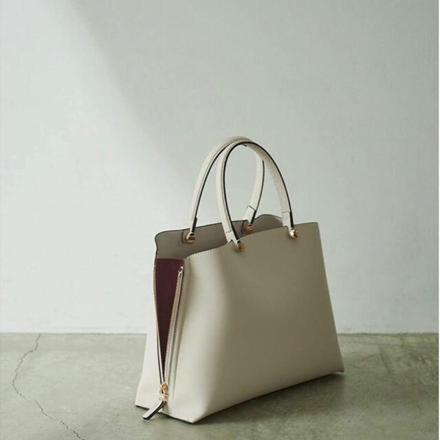 ROPE’(ロペ)のぴぎ様専用✨新品✨E'POR】Y bag Medium (サイドジップトート） レディースのバッグ(トートバッグ)の商品写真