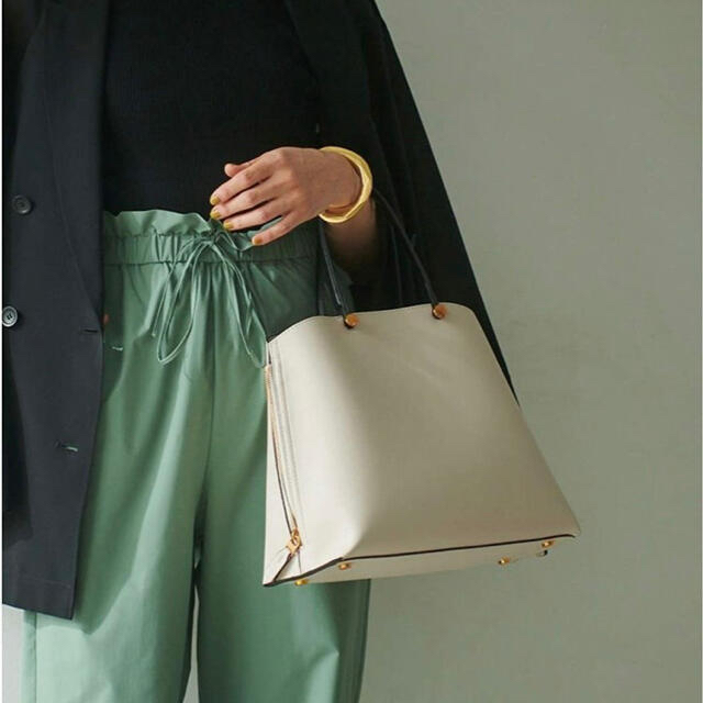 ROPE’(ロペ)のぴぎ様専用✨新品✨E'POR】Y bag Medium (サイドジップトート） レディースのバッグ(トートバッグ)の商品写真