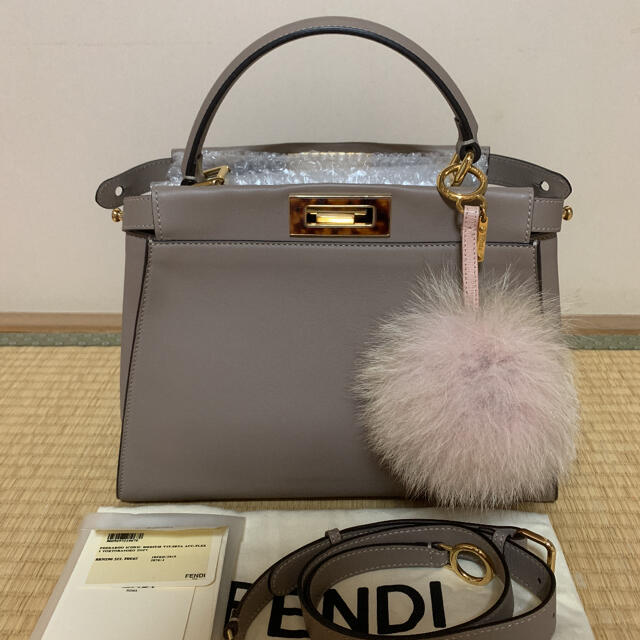 FENDI(フェンディ)のFENDI フェンディ ピーカブー レギュラー ミディアム ベージュ べっ甲 レディースのバッグ(ショルダーバッグ)の商品写真