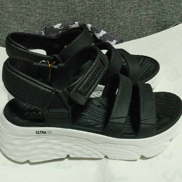 SKECHERS(スケッチャーズ)のスケッチャーズサンダル 黒 24cm レディースの靴/シューズ(サンダル)の商品写真