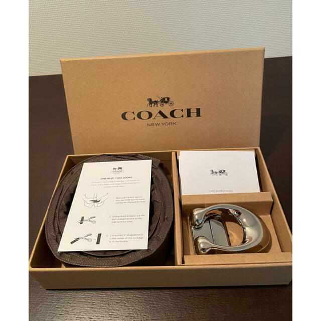 COACH(コーチ)の正規品COACHシグネチャーリバーシブル/フリーサイズベルト専用ギフトbox付き メンズのファッション小物(ベルト)の商品写真