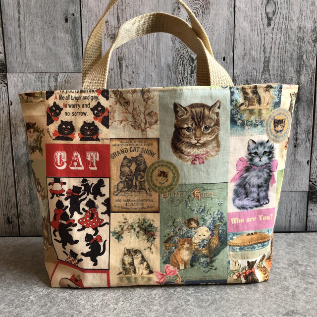 ブラウンとひょこっと猫 トートバッグ ハンドメイド - 通販