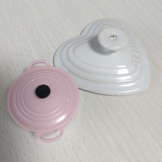 ルクルーゼ(LE CREUSET)のル・クルーゼのマグネット2個セット(収納/キッチン雑貨)