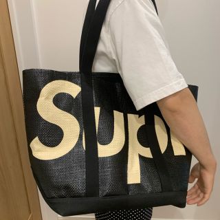 シュプリーム(Supreme)のsupremeラフィアトートバッグ　カゴバッグ　黒(トートバッグ)