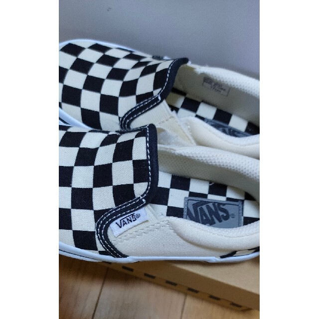 VANS(ヴァンズ)のVANS 新品未使用 格子柄 靴 キッズ/ベビー/マタニティのキッズ靴/シューズ(15cm~)(スリッポン)の商品写真