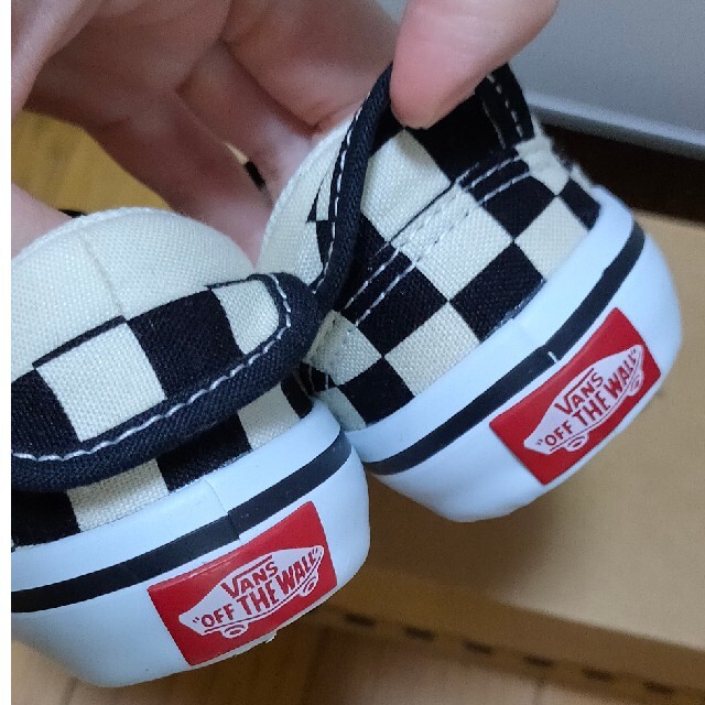 VANS(ヴァンズ)のVANS 新品未使用 格子柄 靴 キッズ/ベビー/マタニティのキッズ靴/シューズ(15cm~)(スリッポン)の商品写真