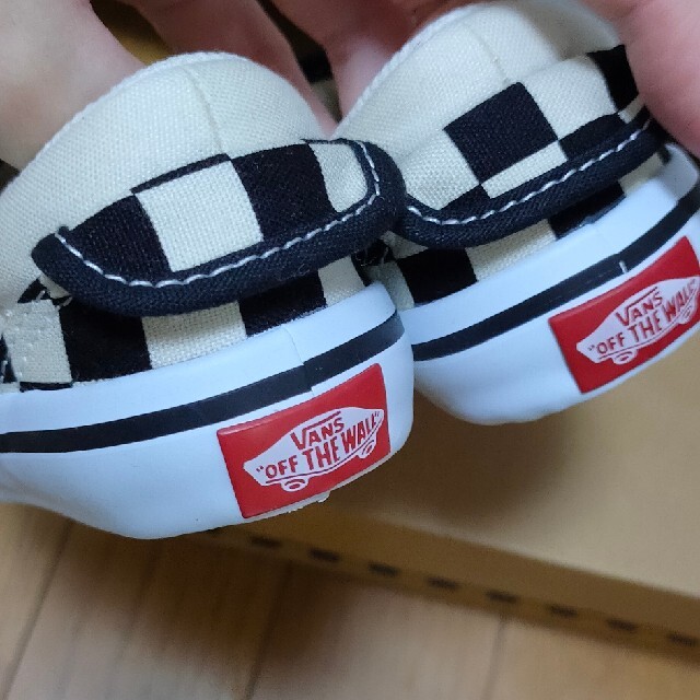 VANS(ヴァンズ)のVANS 新品未使用 格子柄 靴 キッズ/ベビー/マタニティのキッズ靴/シューズ(15cm~)(スリッポン)の商品写真