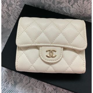 CHANEL - CHANEL マトラッセ キャビアスキン 3つ折り財布 白の通販 by