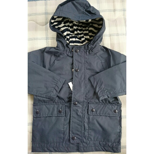 babyGAP(ベビーギャップ)のGAP男の子レインコート キッズ/ベビー/マタニティのキッズ服男の子用(90cm~)(ジャケット/上着)の商品写真