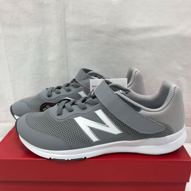 New Balance(ニューバランス)のニューバランス　キッズ　スニーカー キッズ/ベビー/マタニティのキッズ靴/シューズ(15cm~)(スニーカー)の商品写真