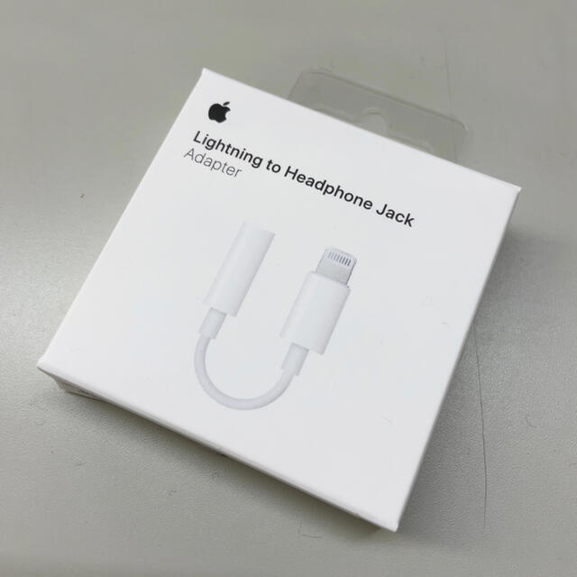 Apple(アップル)のアップル⚪︎純正イヤフォンジャックアダプタ スマホ/家電/カメラの生活家電(変圧器/アダプター)の商品写真