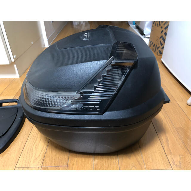 GIVI (ジビ) BLADE B37 リアボックス 1