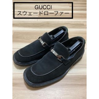 グッチ(Gucci)のGUCCI ロゴプレートシェリーラインローファー ブラック(スニーカー)