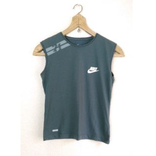 ナイキ(NIKE)のNIKE ノースリーブTシャツ(Tシャツ(半袖/袖なし))