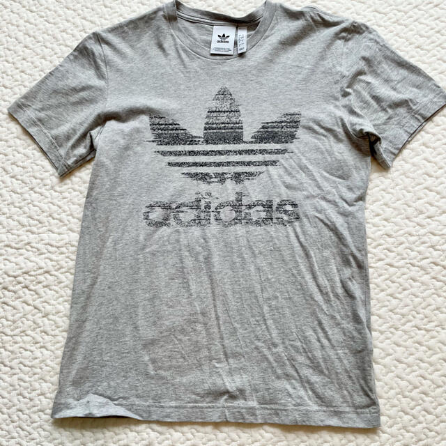 adidas(アディダス)の1度のみ着用 アディダスオリジナルスTシャツ メンズ Lサイズ グレー メンズのトップス(Tシャツ/カットソー(半袖/袖なし))の商品写真